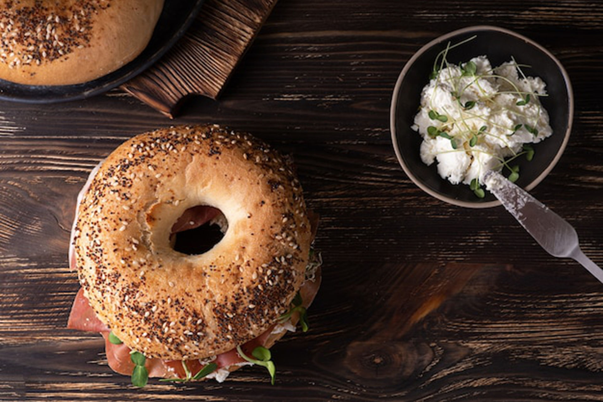 加拿大贝果：木火烘焙的百年风味与文化印记